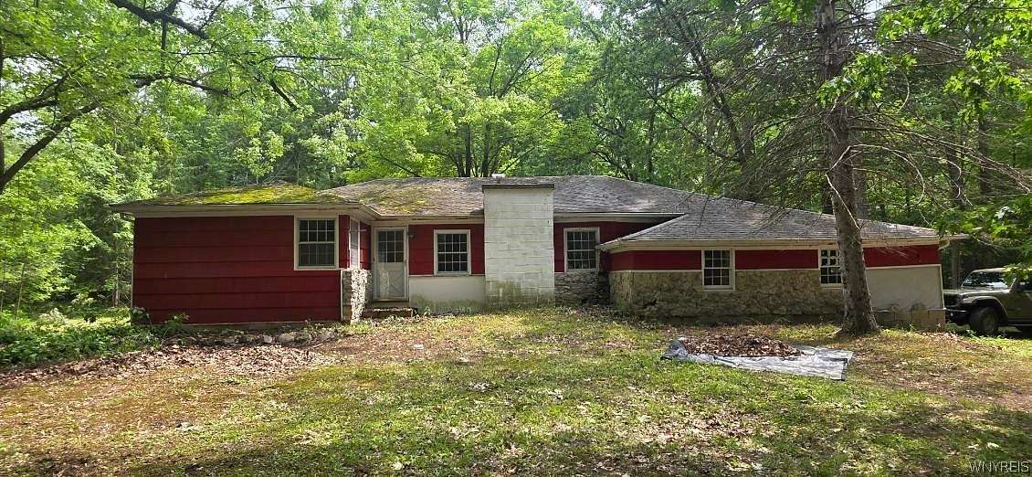 2.9 Acres of Land with Home for Sale in Clarence Center, New York