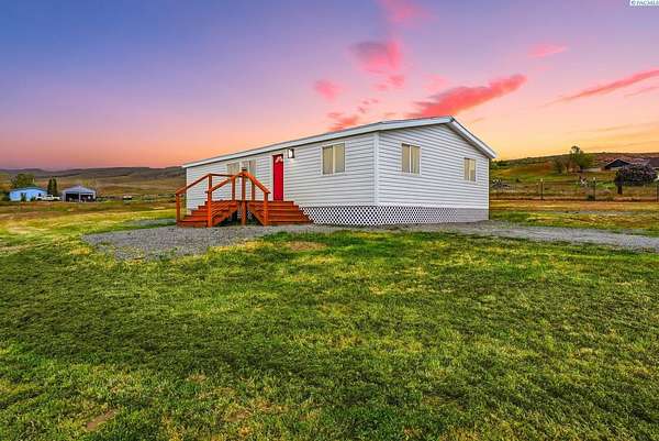 2 Acres of Land with Home for Sale in Selah, Washington