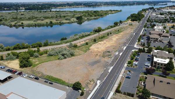 4.6 Acres of Commercial Land for Sale in Richland, Washington