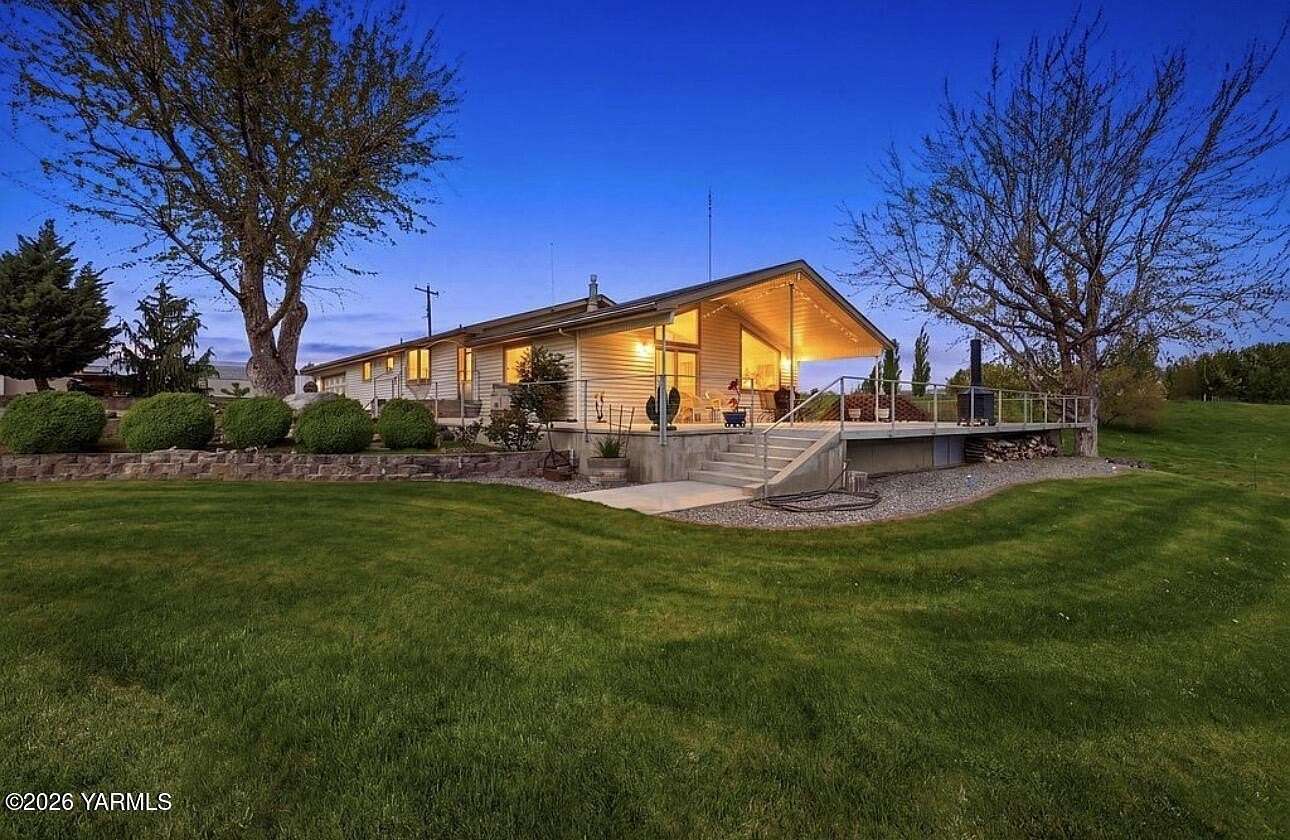 39.5 Acres of Land with Home for Sale in Benton City, Washington