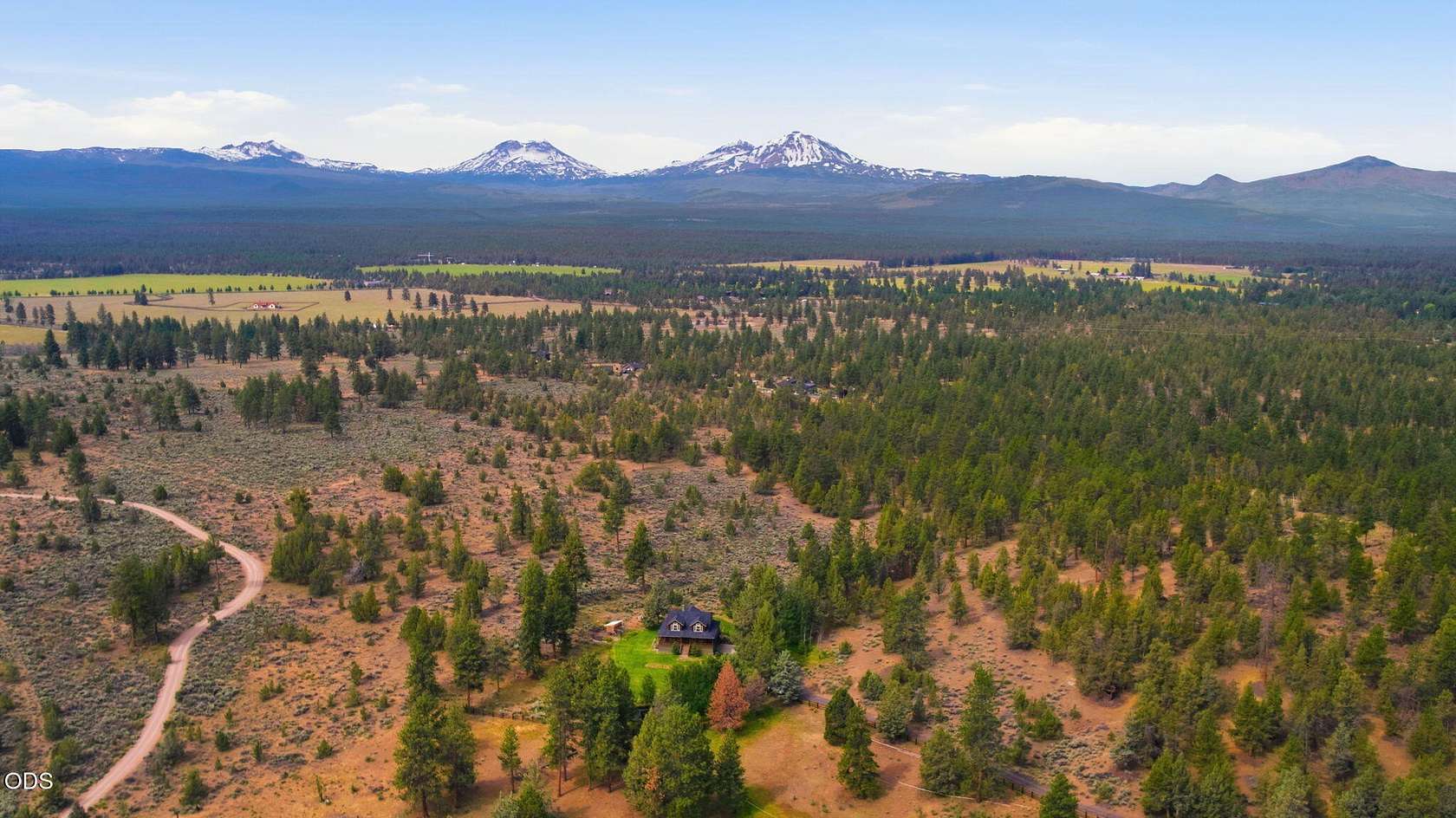 20 Acres of Land with Home for Sale in Sisters, Oregon
