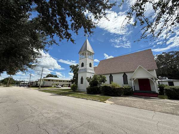 1.5 Acres of Improved Mixed-Use Land for Lease in Avon Park, Florida