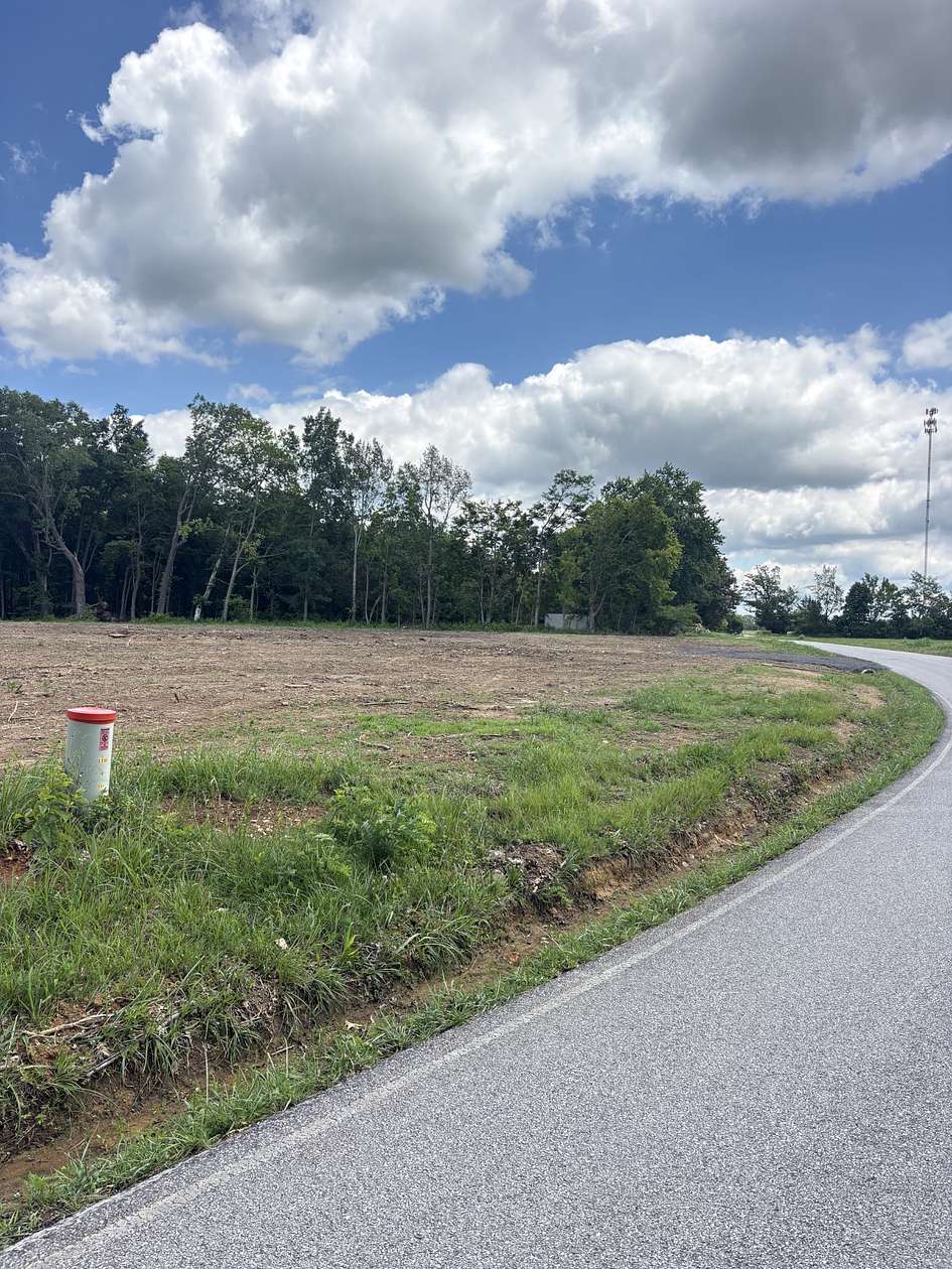 1.85 Acres of Residential Land for Sale in Lafayette, Tennessee