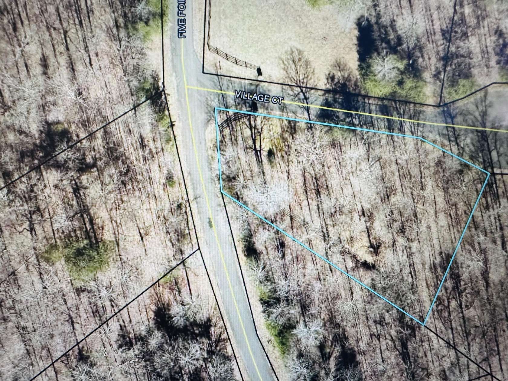 0.53 Acres of Residential Land for Sale in Russell Springs, Kentucky