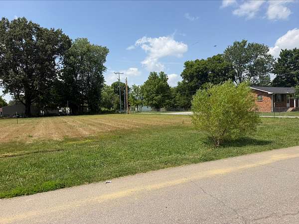 1 Acre of Residential Land for Sale in Greenbrier, Tennessee