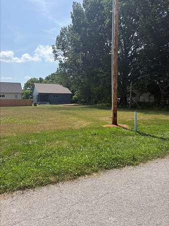 1 Acre of Residential Land for Sale in Greenbrier, Tennessee