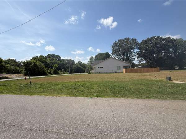 1 Acre of Residential Land for Sale in Greenbrier, Tennessee