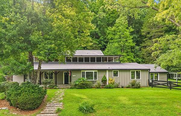 15 Acres of Recreational Land with Home for Sale in Franklin, Tennessee