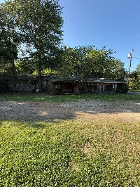 0.95 Acres of Mixed-Use Land for Sale in Paris, Texas