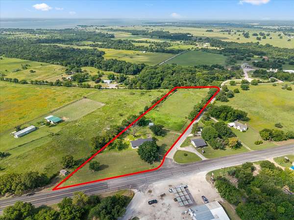 4.73 Acres of Land with Home for Sale in Corsicana, Texas