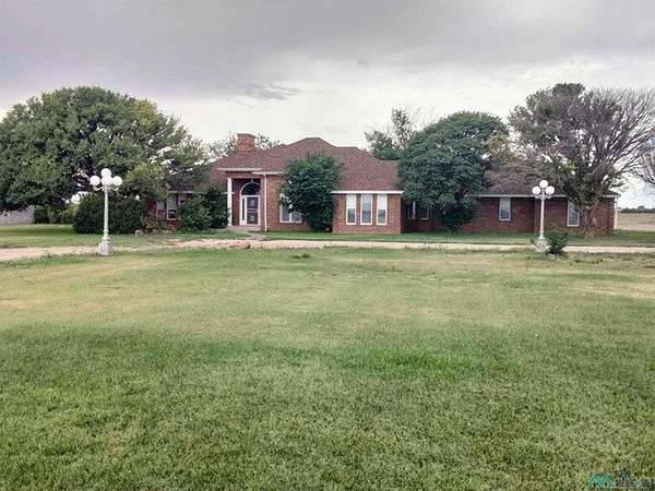 5.5 Acres of Land with Home for Sale in Clovis, New Mexico