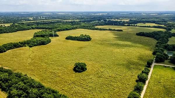 141 Acres of Land for Sale in Paris, Texas
