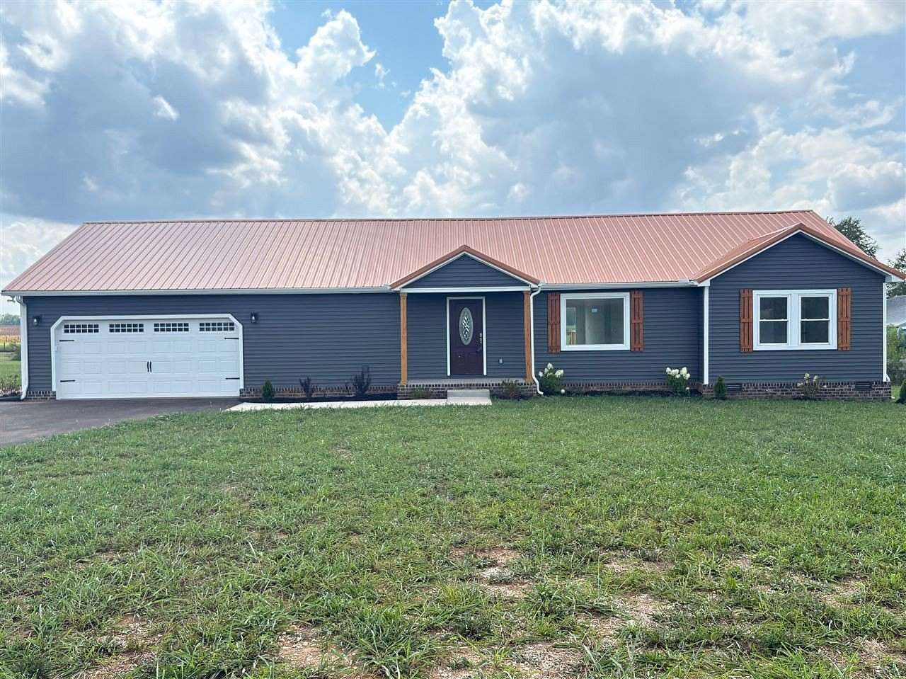 1.5 Acres of Land with Home for Sale in Bowling Green, Kentucky