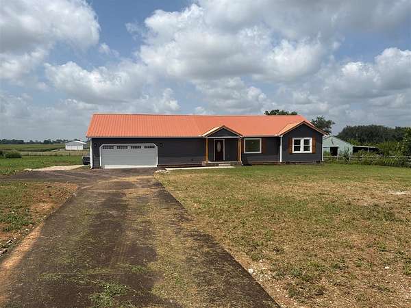 1.5 Acres of Land with Home for Sale in Bowling Green, Kentucky