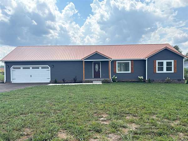 1.5 Acres of Land with Home for Sale in Bowling Green, Kentucky