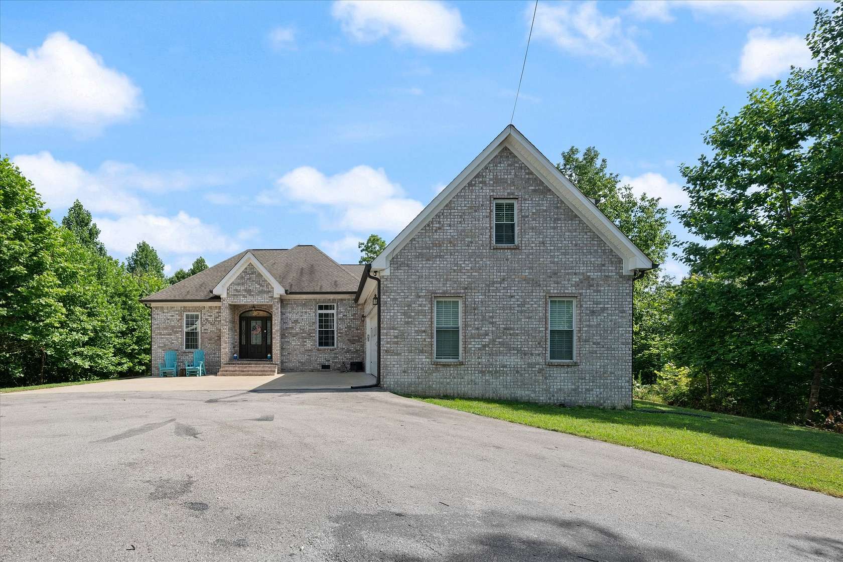 7.82 Acres of Land with Home for Sale in Hampshire, Tennessee