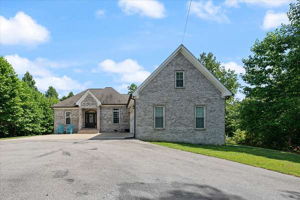 7.82 Acres of Land with Home for Sale in Hampshire, Tennessee