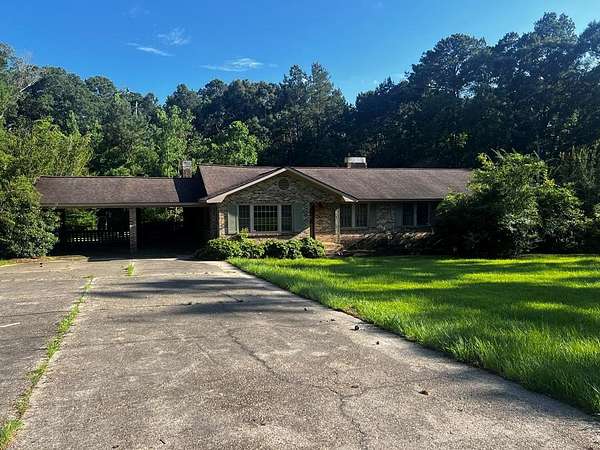 2.4 Acres of Improved Mixed-Use Land for Sale in Waynesboro, Mississippi