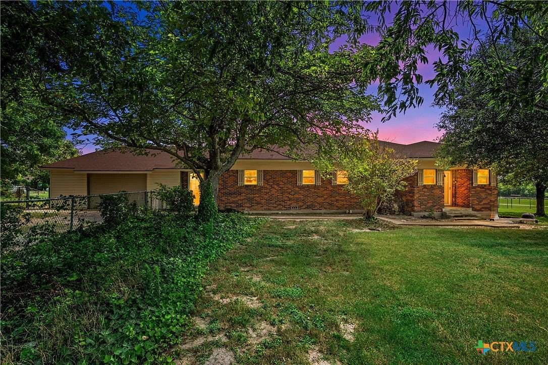 4.86 Acres of Land with Home for Sale in Eddy, Texas