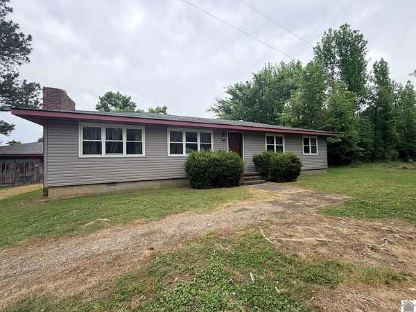18 Acres of Recreational Land with Home for Sale in Fulton, Kentucky
