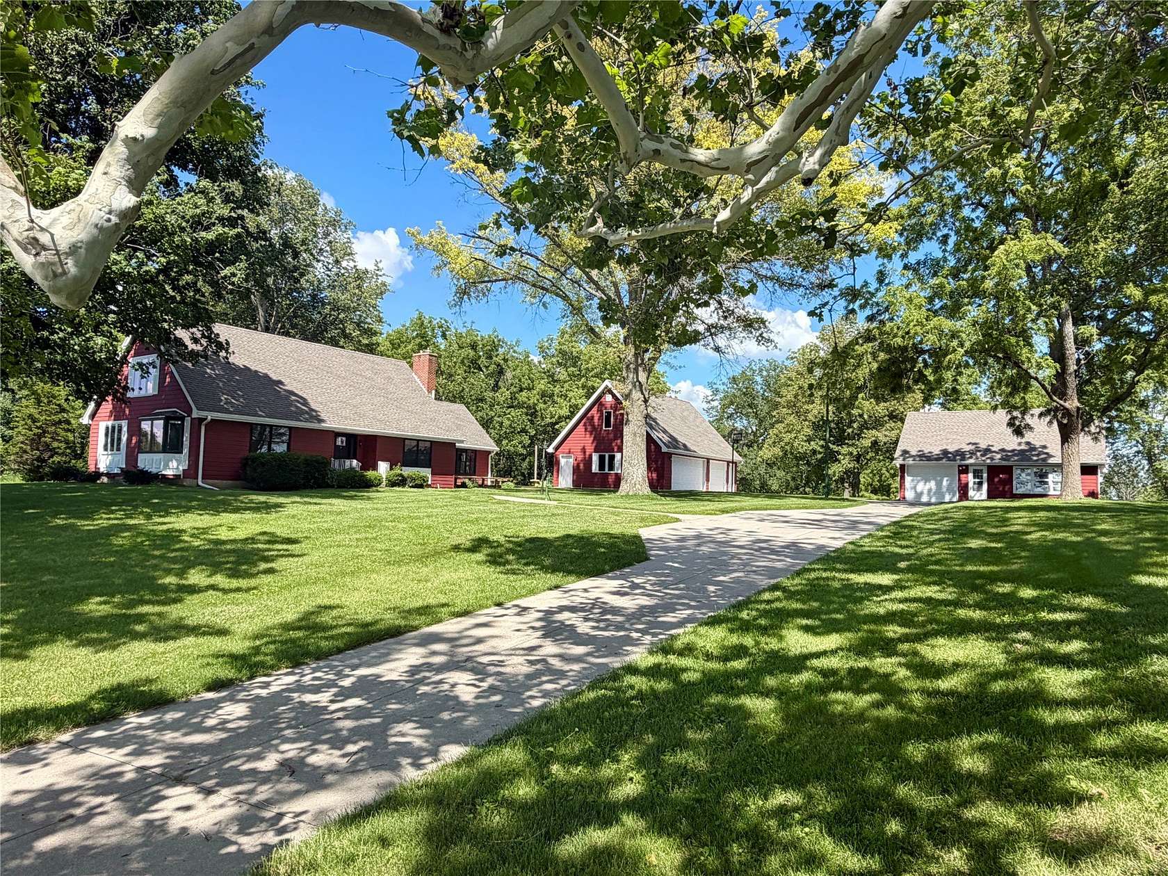 7.26 Acres of Land with Home for Sale in Newton, Iowa