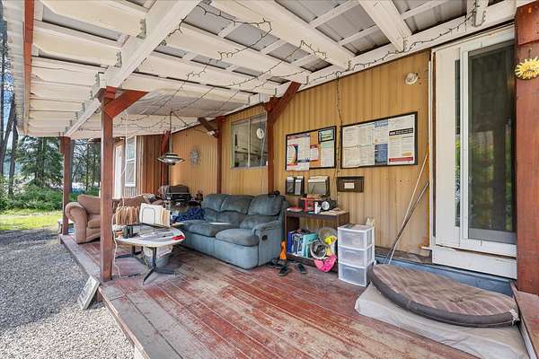 8 Acres of Land with Home for Sale in Springdale, Washington
