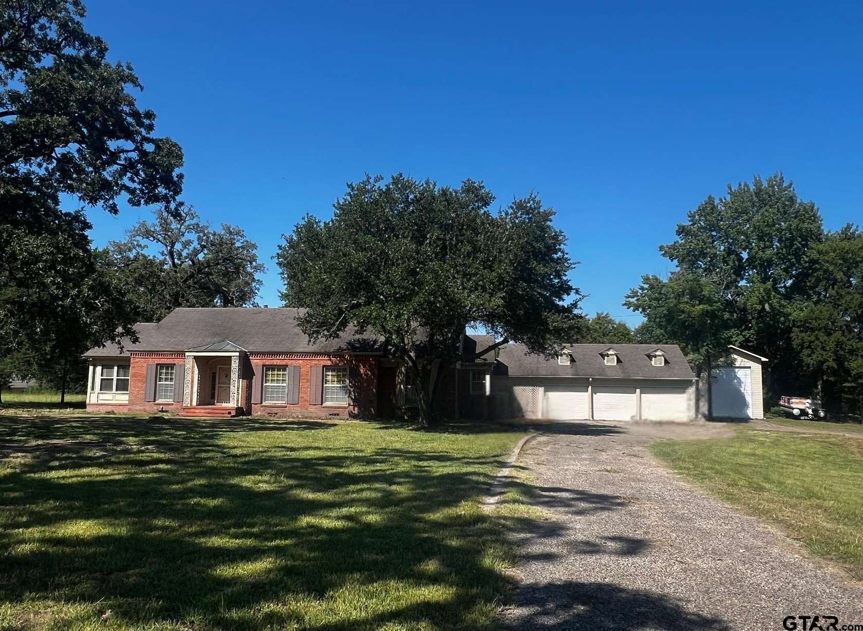3.69 Acres of Mixed-Use Land for Sale in Mineola, Texas