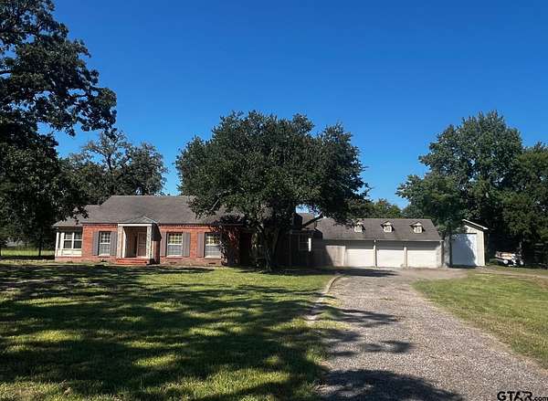 3.69 Acres of Mixed-Use Land for Sale in Mineola, Texas