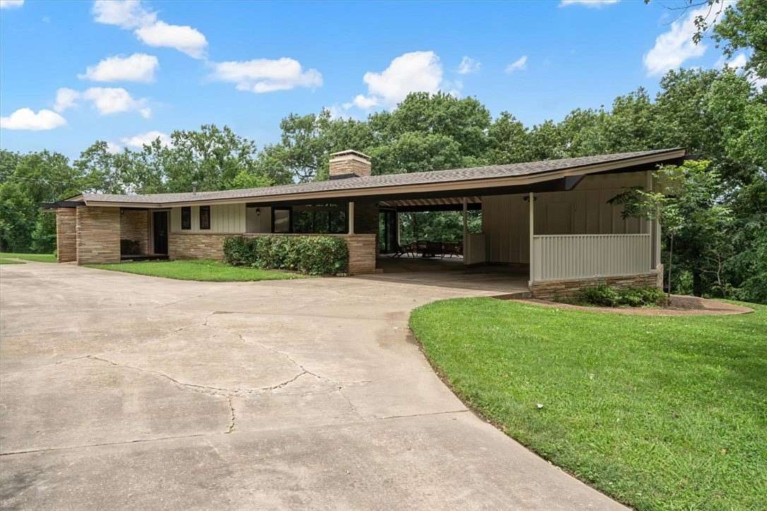 1.82 Acres of Land with Home for Sale in Siloam Springs, Arkansas