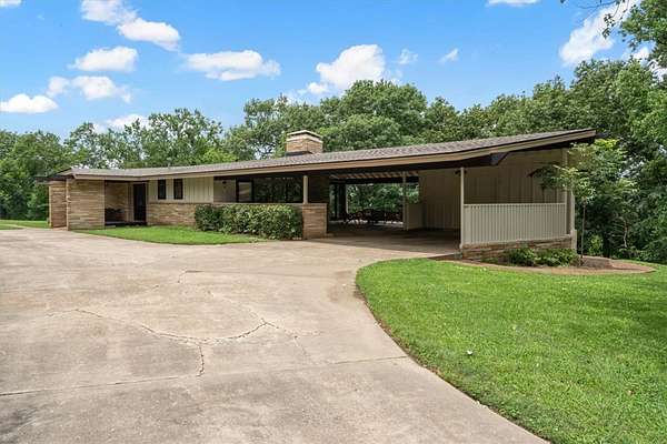 1.82 Acres of Land with Home for Sale in Siloam Springs, Arkansas