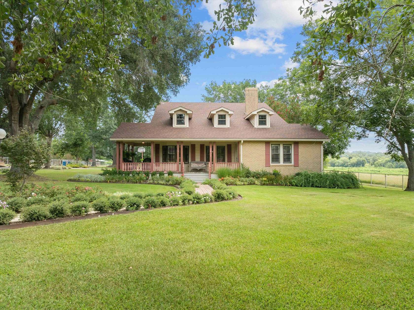 16.6 Acres of Land with Home for Sale in Henderson, Texas