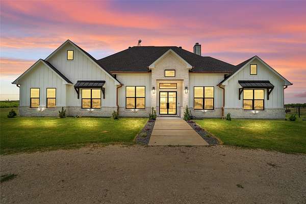 17 Acres of Land with Home for Sale in Ennis, Texas