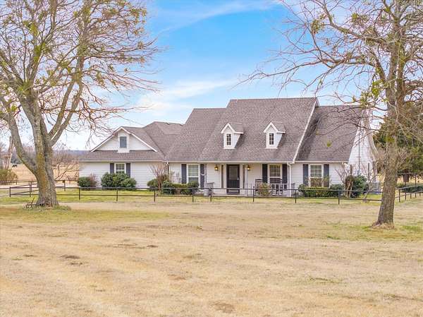 21.5 Acres of Land with Home for Sale in Terrell, Texas