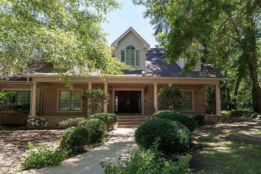9 Acres of Land with Home for Sale in Dothan, Alabama