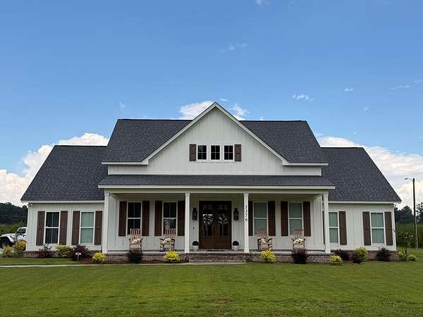 2.5 Acres of Land with Home for Sale in Valdosta, Georgia