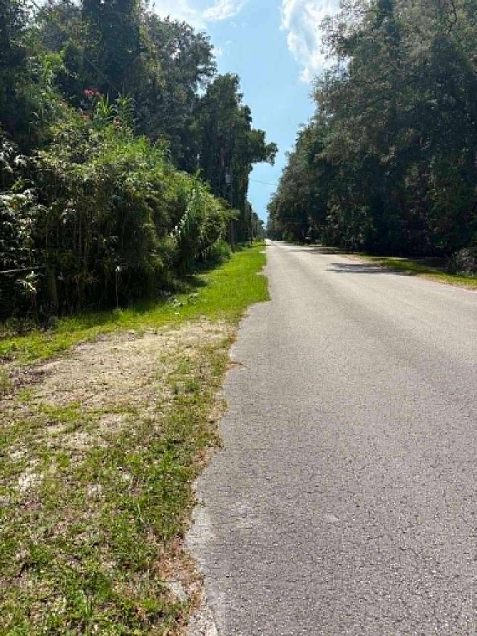 0.7 Acres of Residential Land for Sale in Trenton, Florida