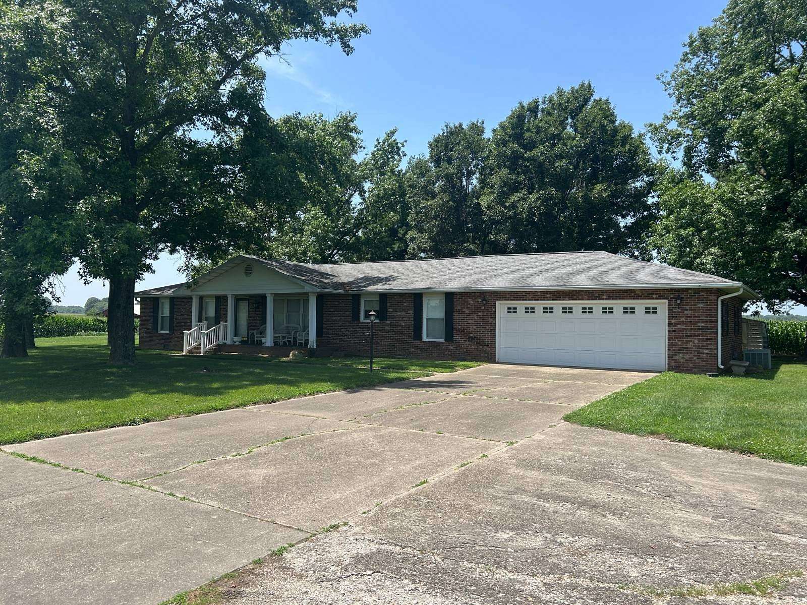 5 Acres of Land with Home for Sale in Fairfield, Illinois