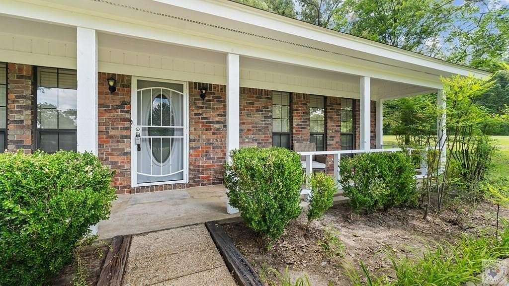 10.5 Acres of Recreational Land with Home for Sale in Texarkana, Texas