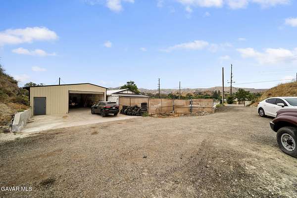 1.8 Acres of Improved Mixed-Use Land for Lease in Canyon Country, California