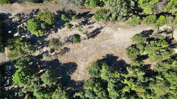 1.5 Acres of Land for Sale in Pittsburg, Texas