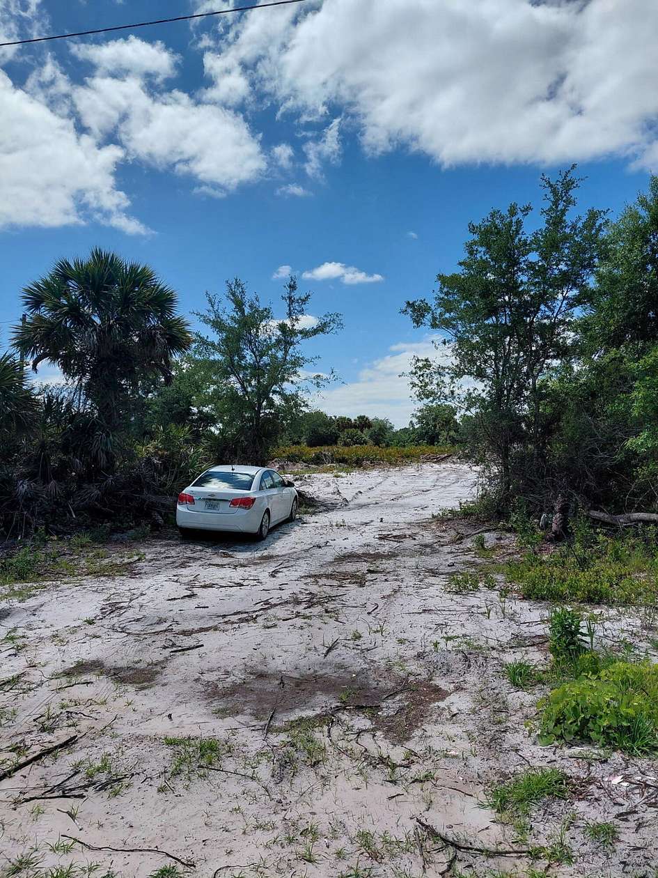 1.25 Acres of Residential Land for Sale in Okeechobee, Florida