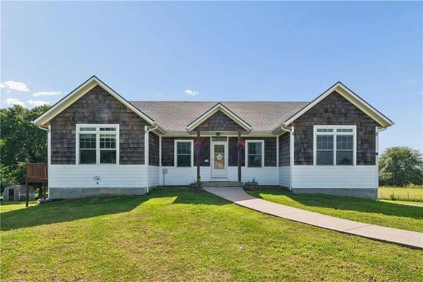 4 Acres of Land with Home for Sale in Centerview, Missouri