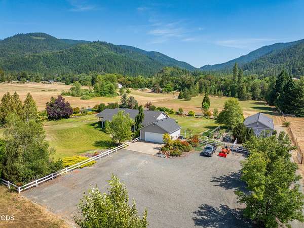 7 Acres of Land with Home for Sale in Grants Pass, Oregon