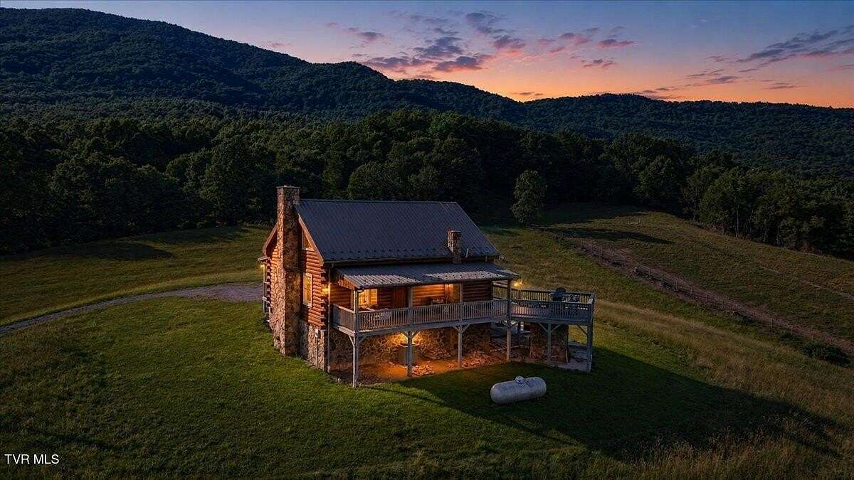 1,162 Acres of Land with Home for Sale in Tannersville, Virginia