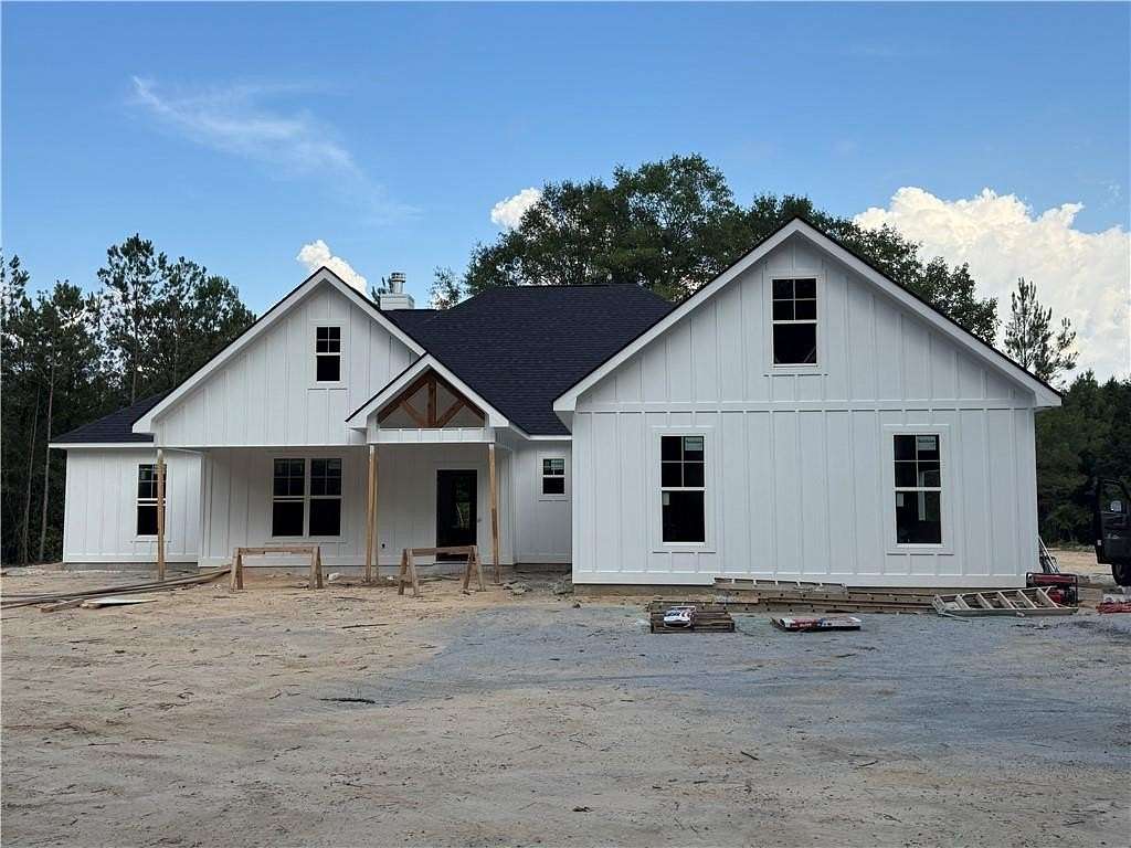 4 Acres of Land with Home for Sale in Salem, Alabama