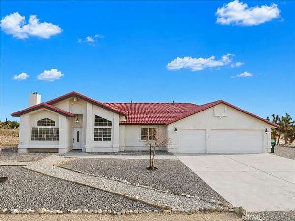 2.22 Acres of Land with Home for Sale in Piñon Hills, California
