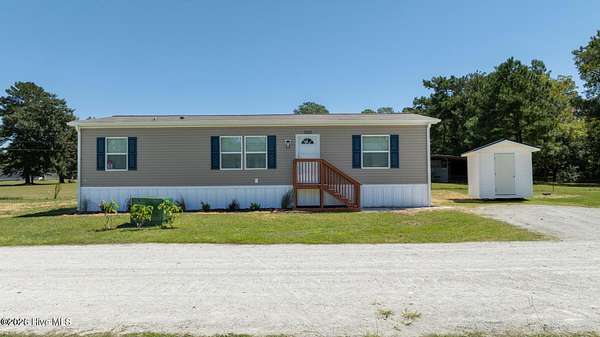 2 Acres of Land with Home for Lease in Jacksonville, North Carolina