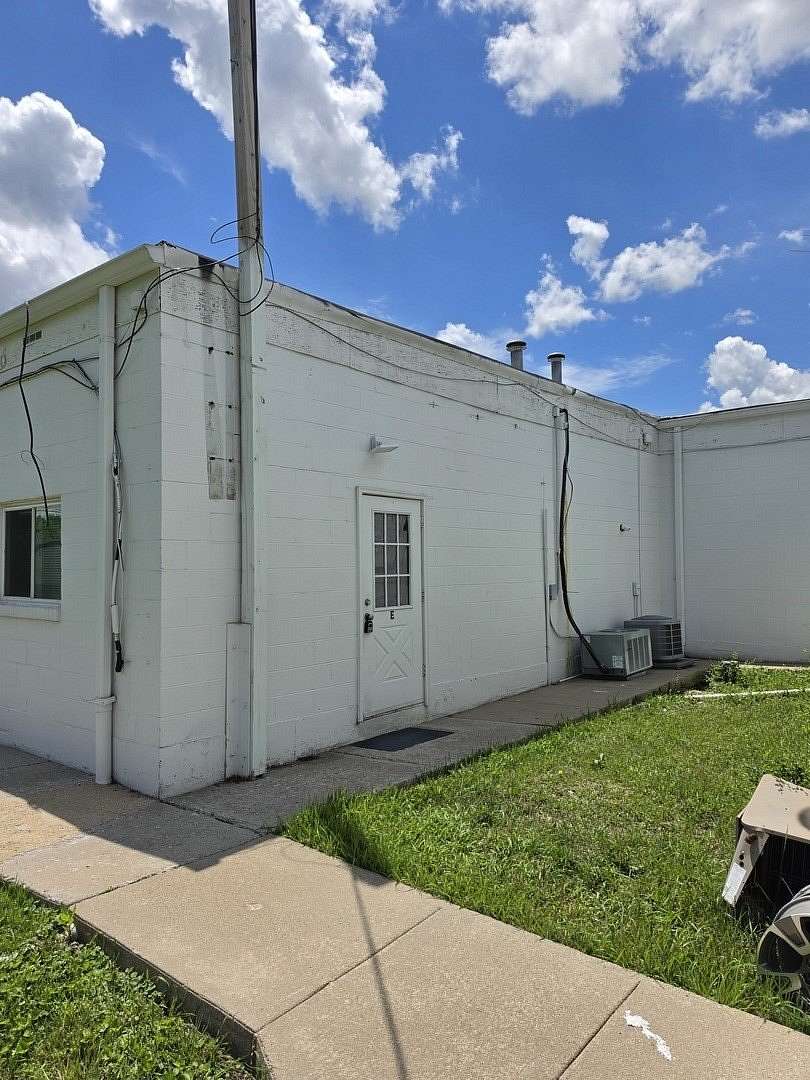 0.8 Acres of Land with Home for Lease in Crystal Lake, Illinois