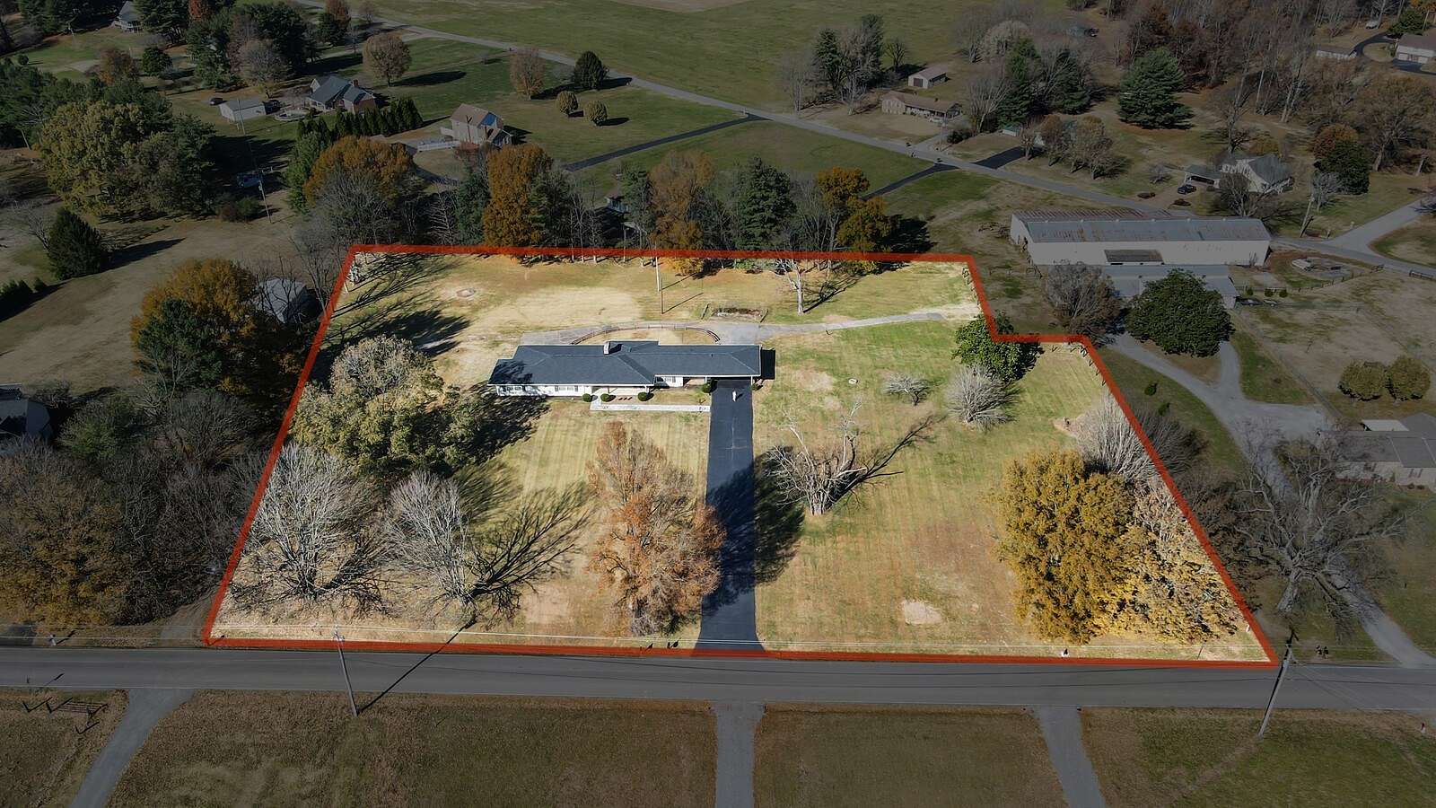 3.6 Acres of Land with Home for Sale in Lafayette, Tennessee