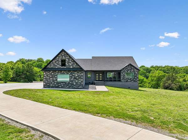 15 Acres of Land with Home for Sale in Watertown, Tennessee
